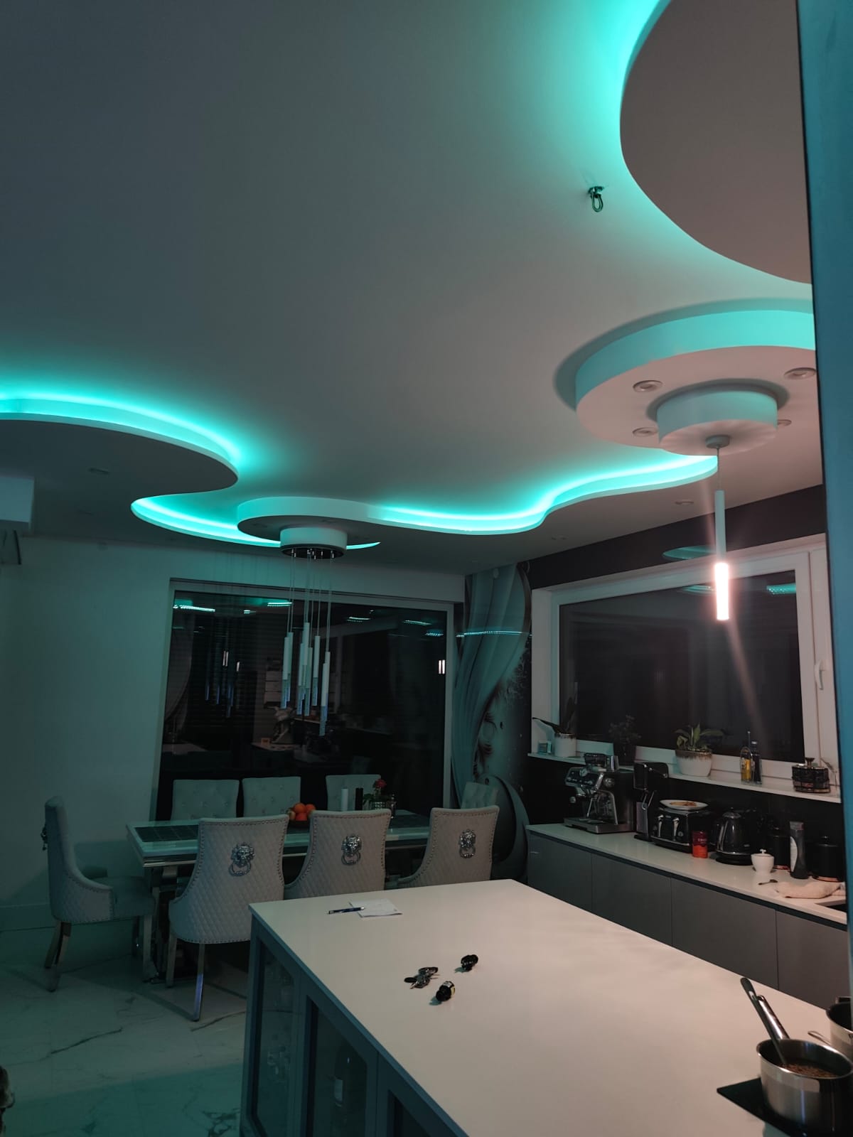 Kuchnia z sufitem LED — Zibexpro
